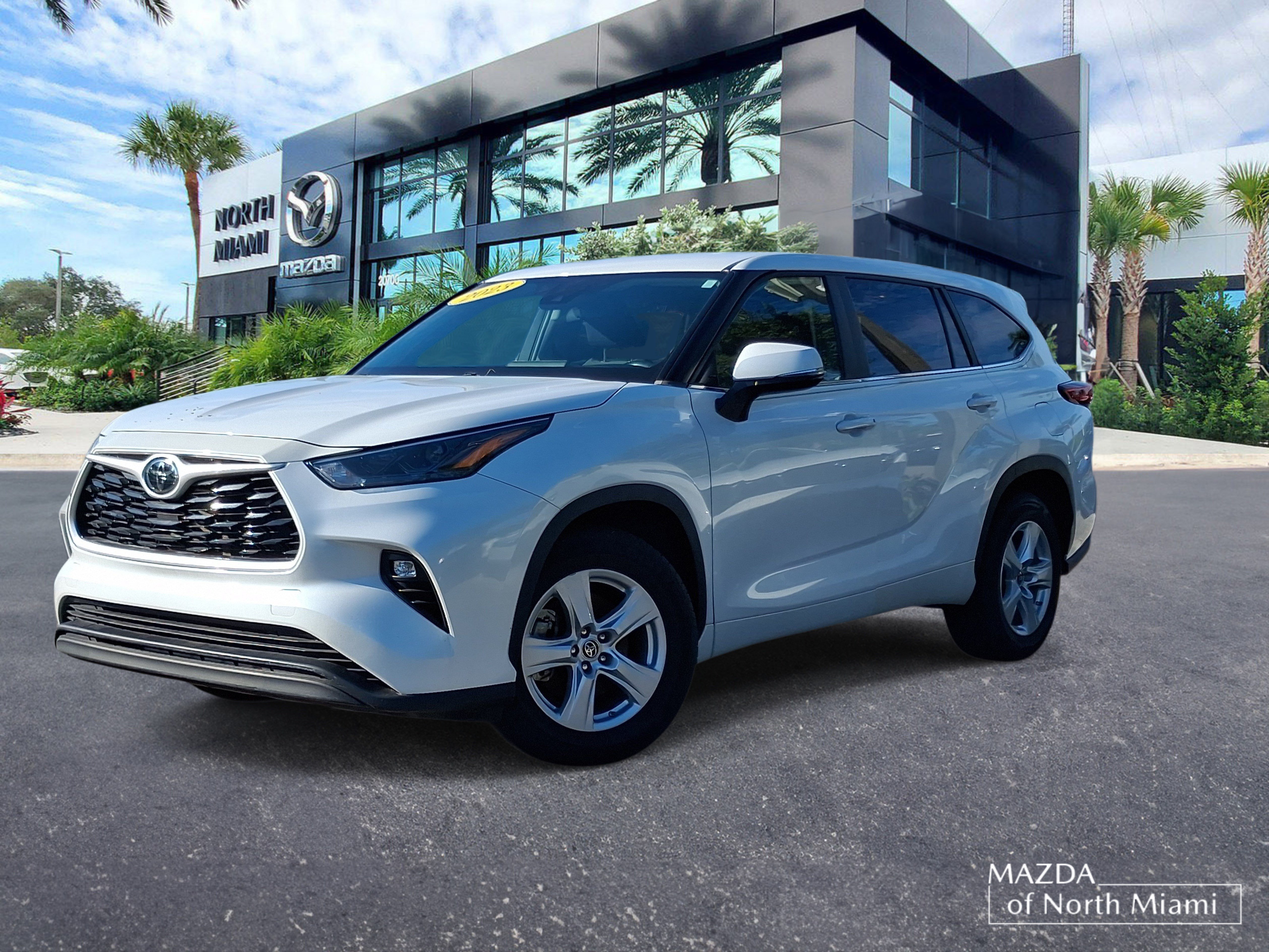 Used 2023 Toyota Highlander LE