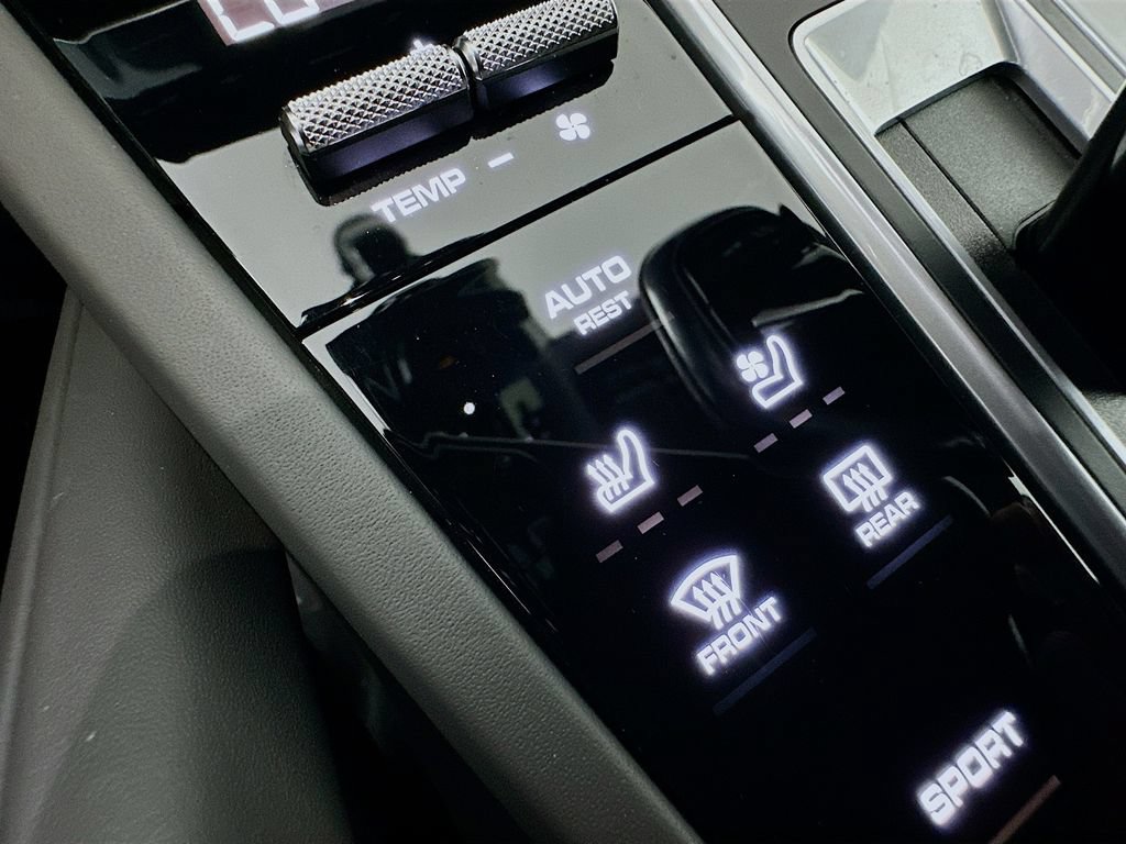 Certified 2022 Porsche Cayenne AWD/4WD image 23
