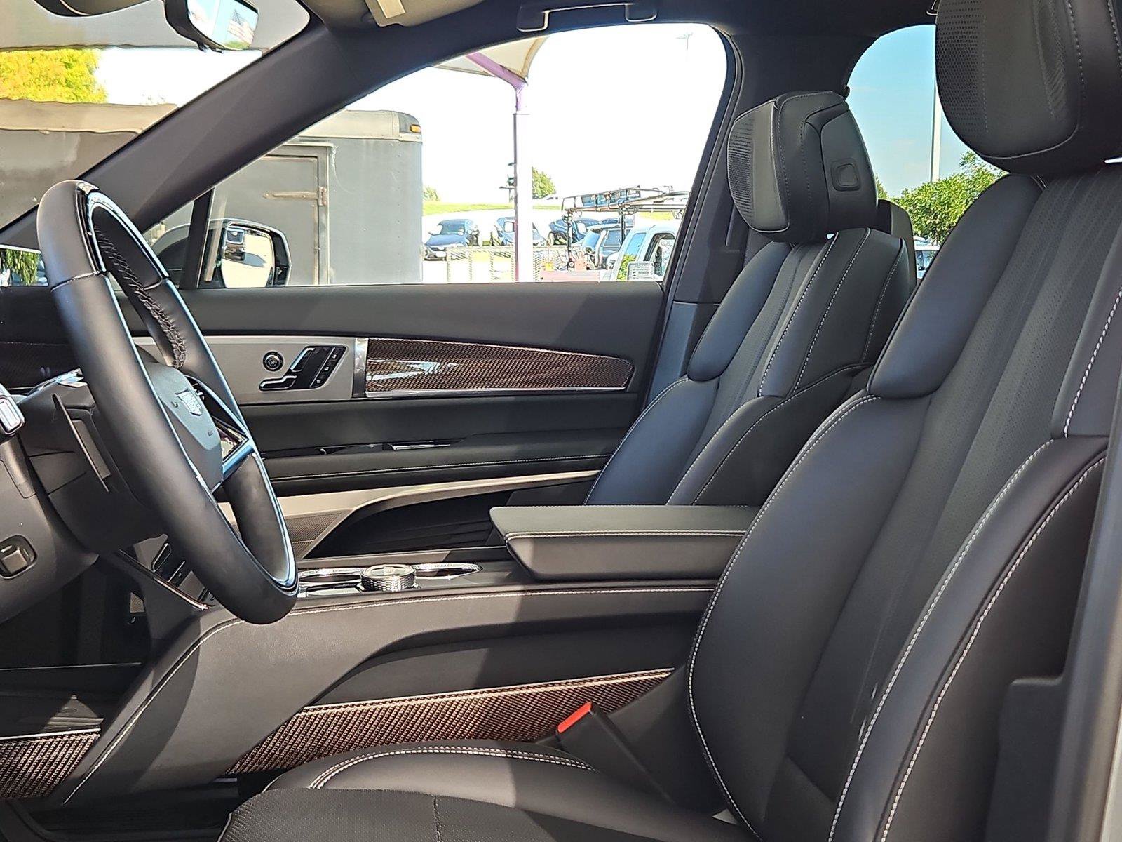 Certified 2026 Cadillac Vistiq Luxury w/ LPO, Floor Liner Package AWD/4WD image 19
