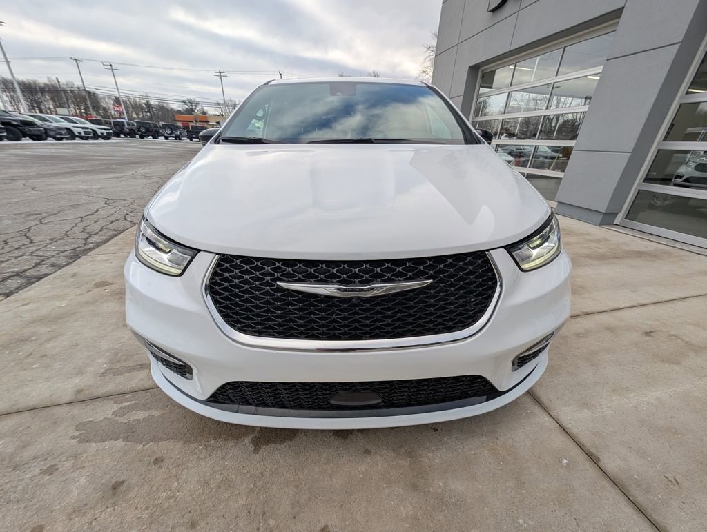New 2026 Chrysler Pacifica Select image 10