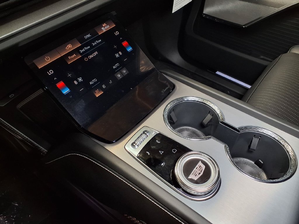New 2027 Cadillac Vistiq Luxury AWD/4WD image 17
