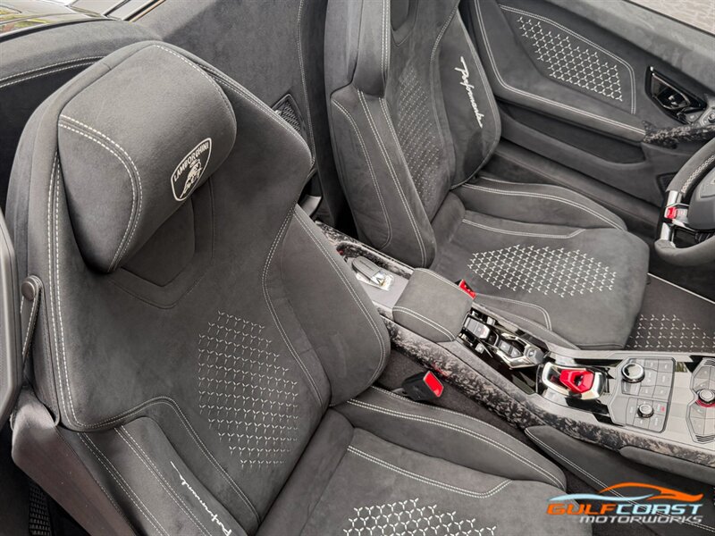 Used 2019 Lamborghini Huracan Performante AWD/4WD image 34