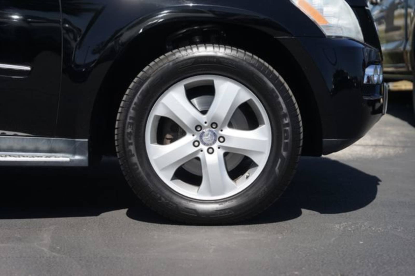 Used 2011 Mercedes-Benz GL 450 4MATIC image 4