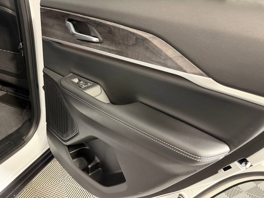 Certified 2025 Jeep Grand Cherokee Limited image 30