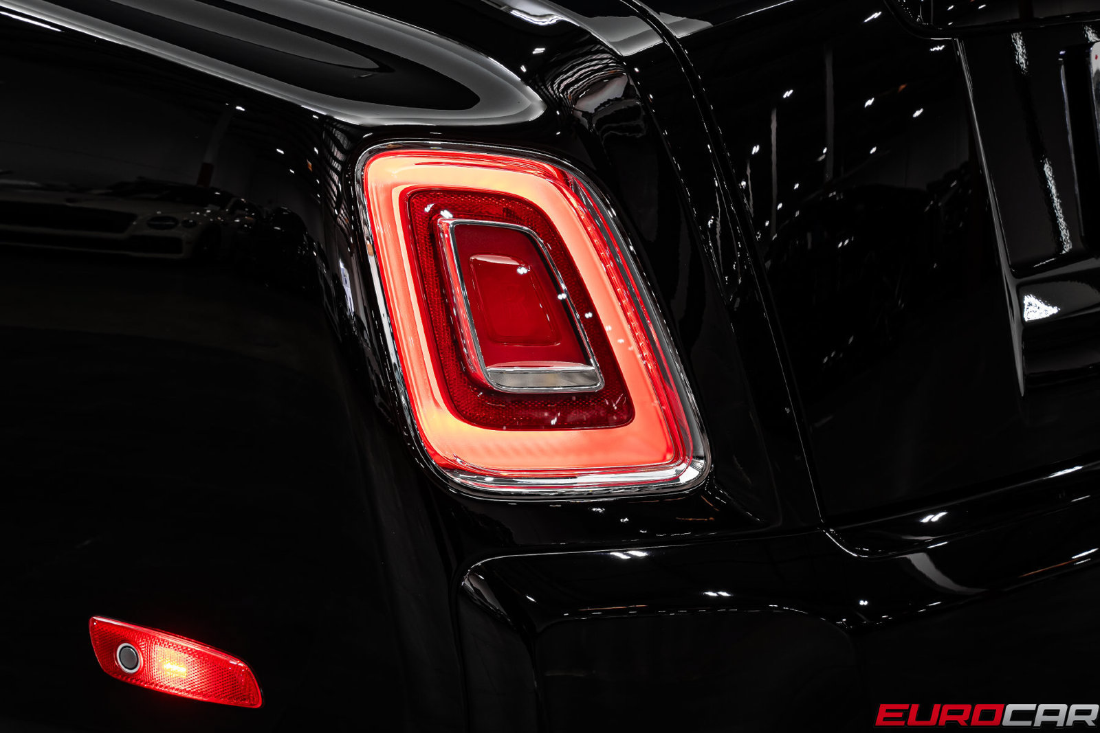Used 2022 Rolls-Royce Phantom Sedan RWD image 19
