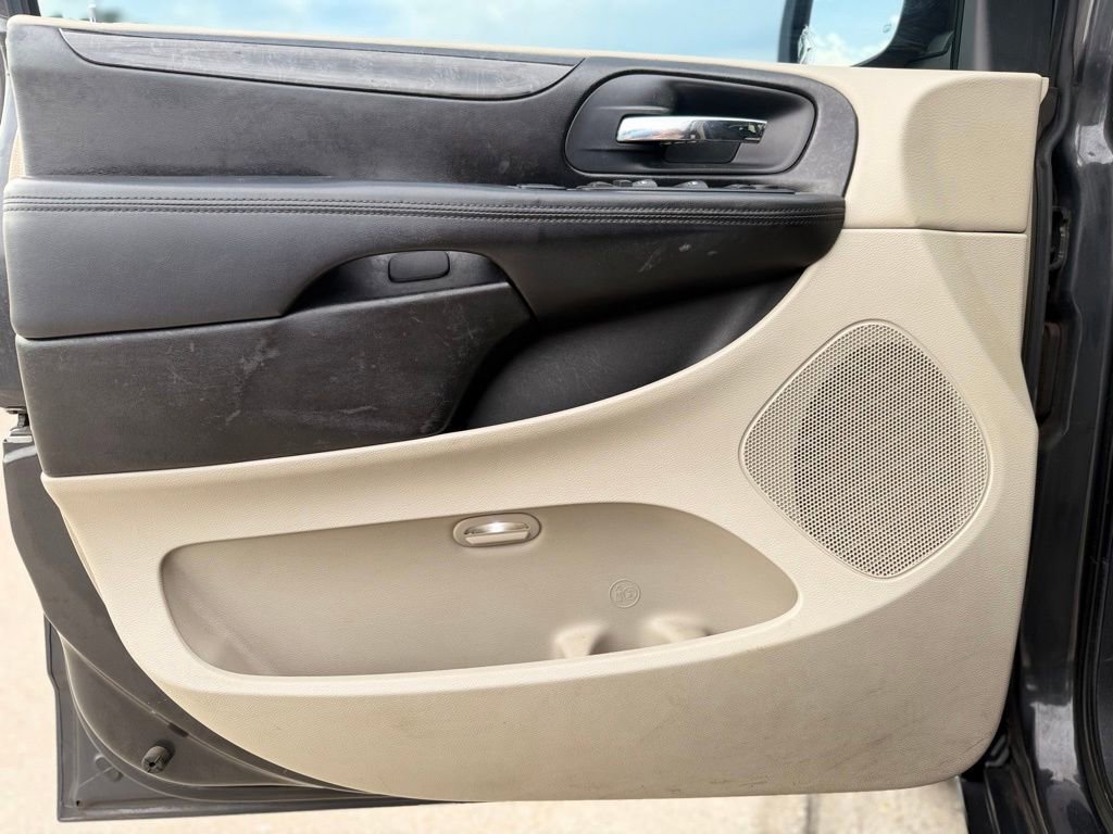 Used 2012 Dodge Grand Caravan Crew FWD image 13