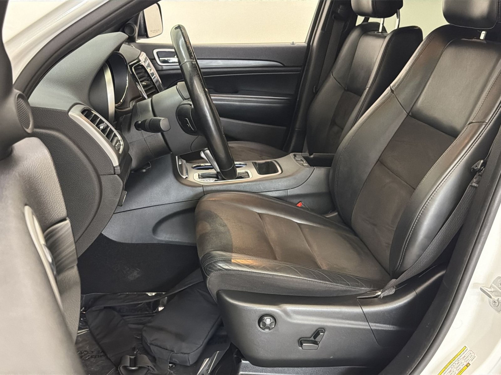 Used 2020 Jeep Grand Cherokee Altitude RWD image 14