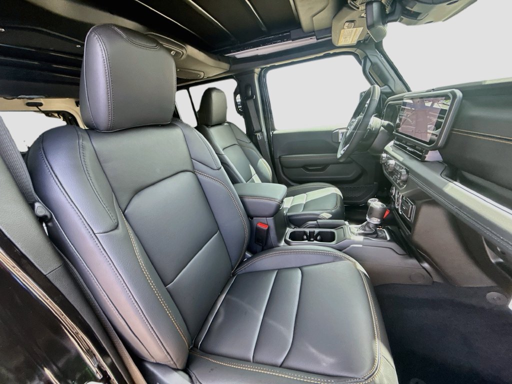 New 2027 Jeep Wrangler Unlimited Sahara AWD/4WD image 32