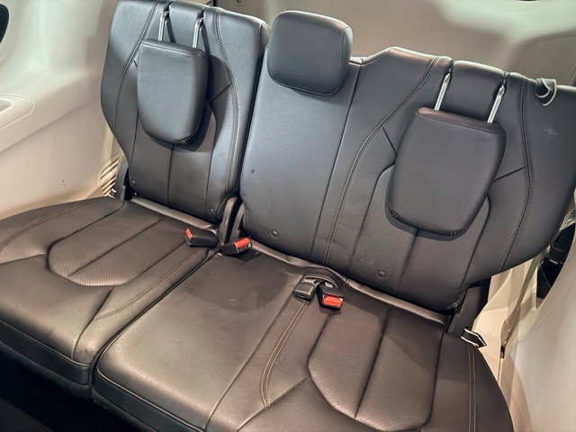 Used 2018 Chrysler Pacifica Touring-L Plus w/ Advanced Safetytec Group FWD image 34