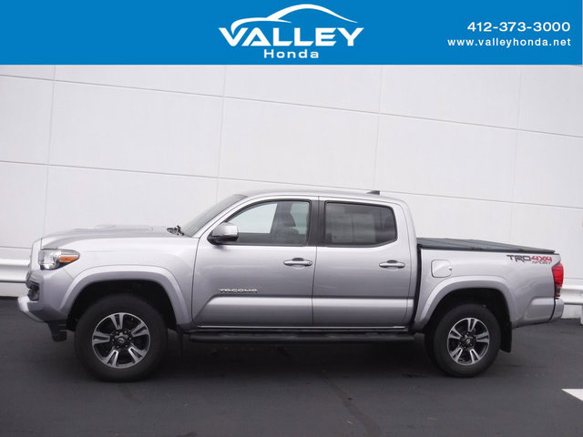 Used 2017 Toyota Tacoma TRD Sport image 2