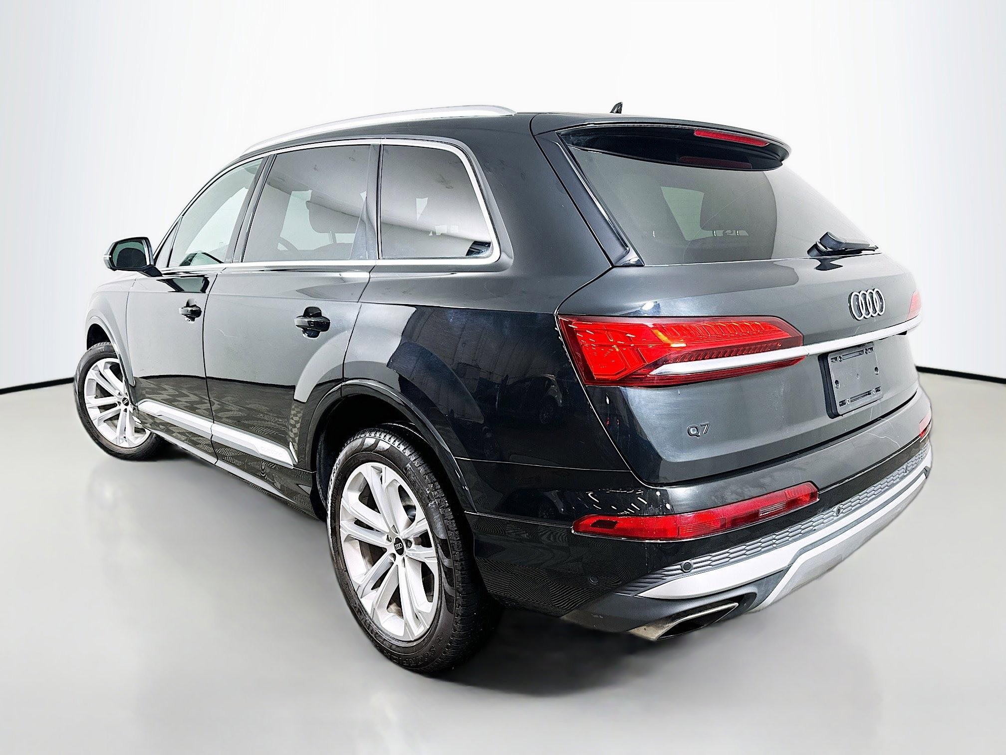 Certified 2025 Audi Q7 3.0T Premium Plus image 5