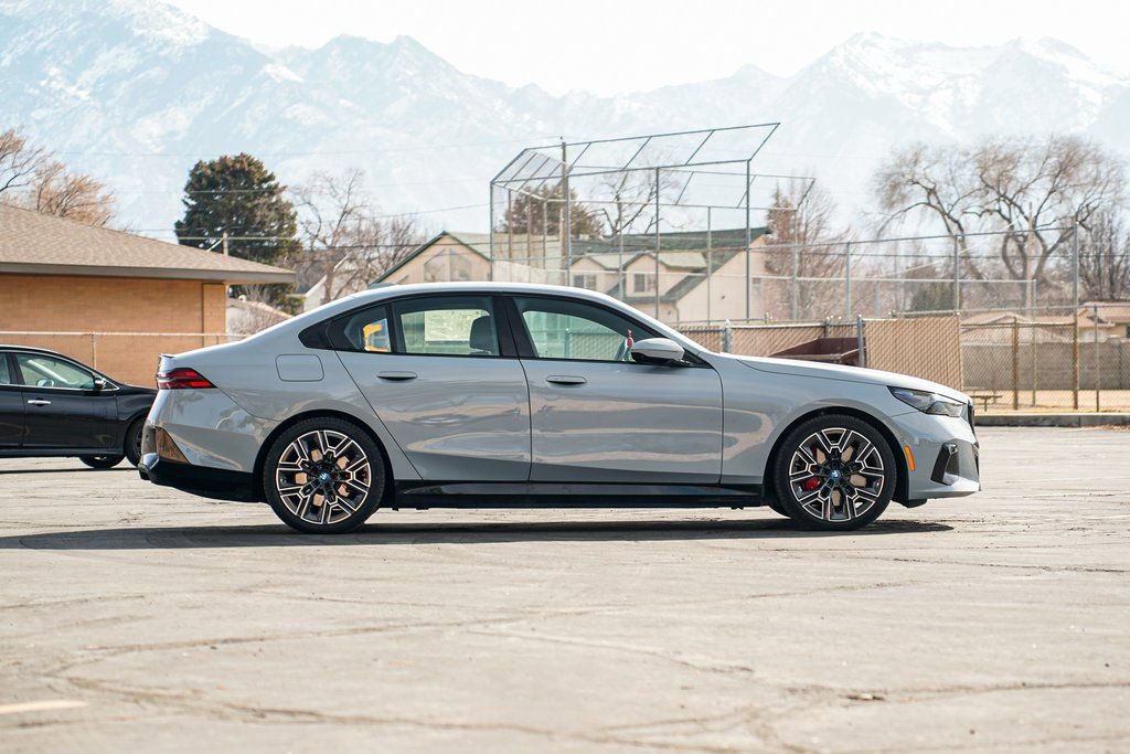 Used 2025 BMW i5 xDrive40 w/ M Sport Package image 4