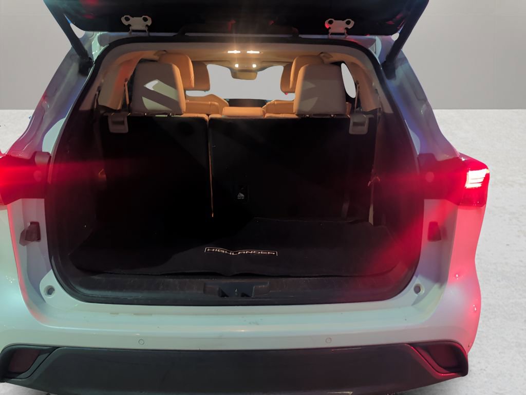 Used 2020 Toyota Highlander Limited image 13