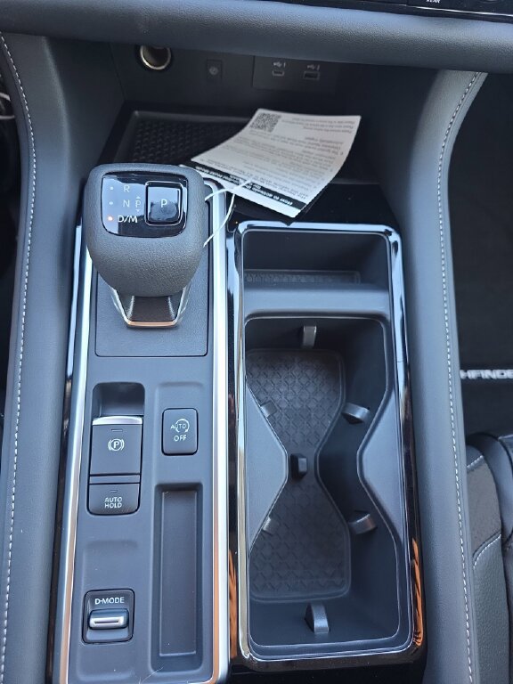 New 2025 Nissan Pathfinder SL image 14