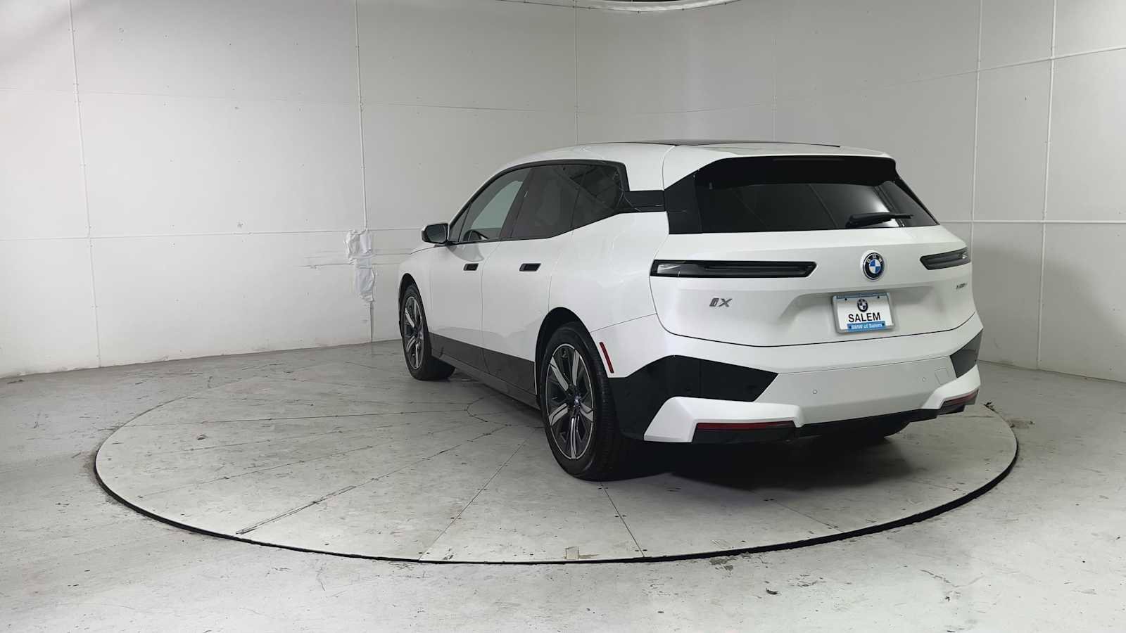 Used 2024 BMW iX xDrive50 w/ Sport Package image 3