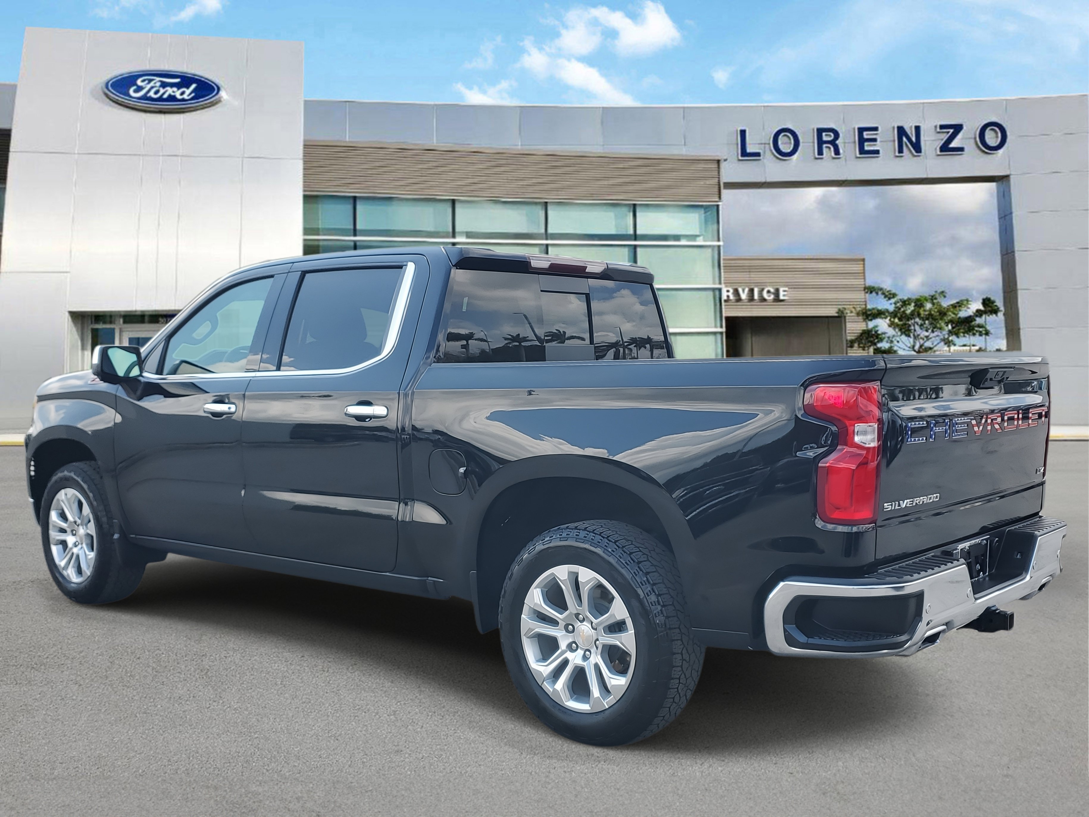 Used 2024 Chevrolet Silverado 1500 LTZ AWD/4WD image 7