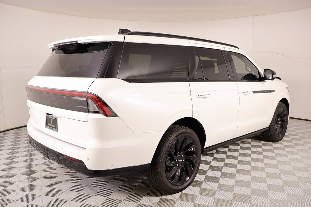 New 2025 Lincoln Navigator Reserve w/ Jet Appearance Package image 24