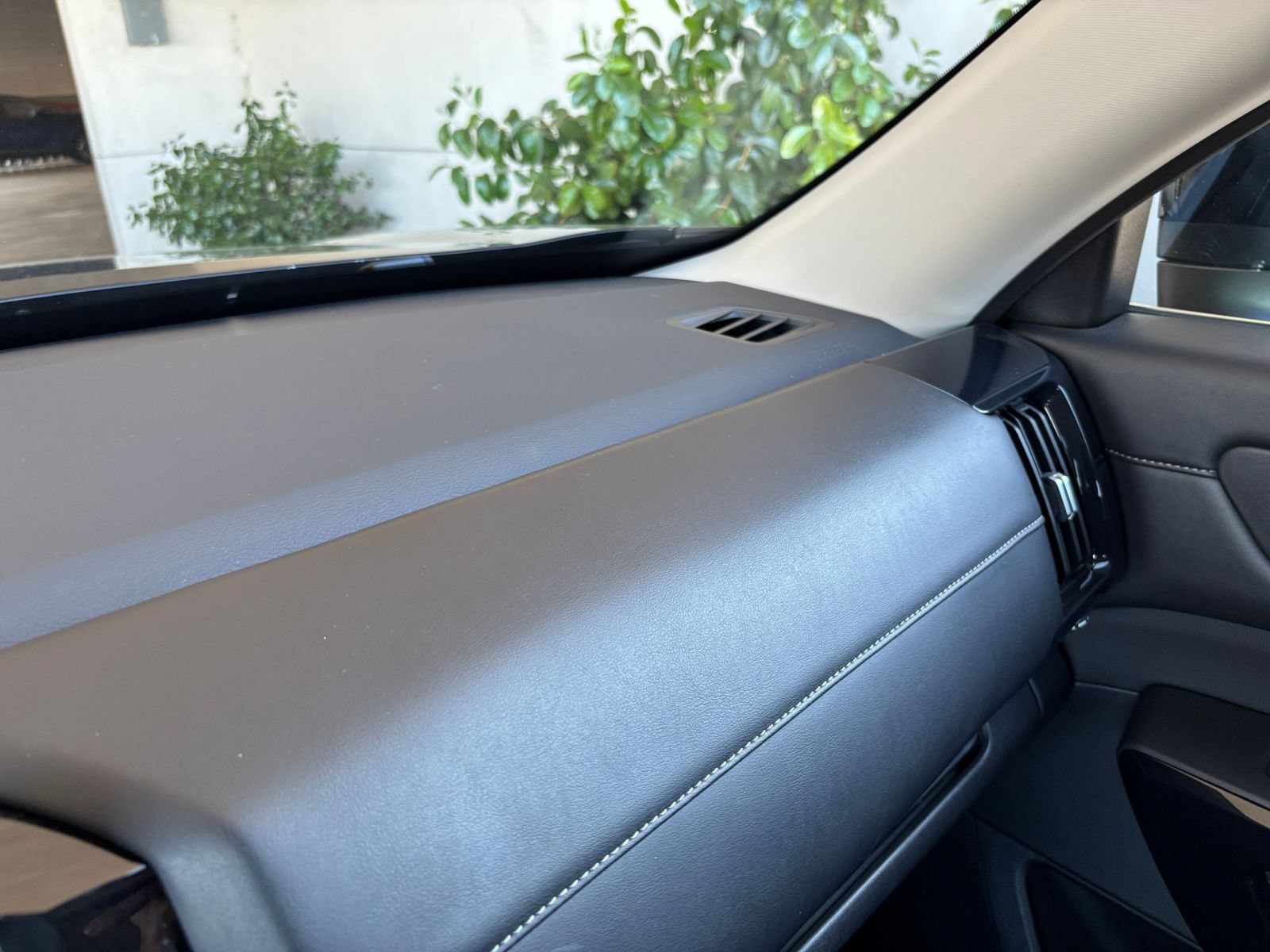 Used 2025 Nissan Pathfinder SV FWD image 38