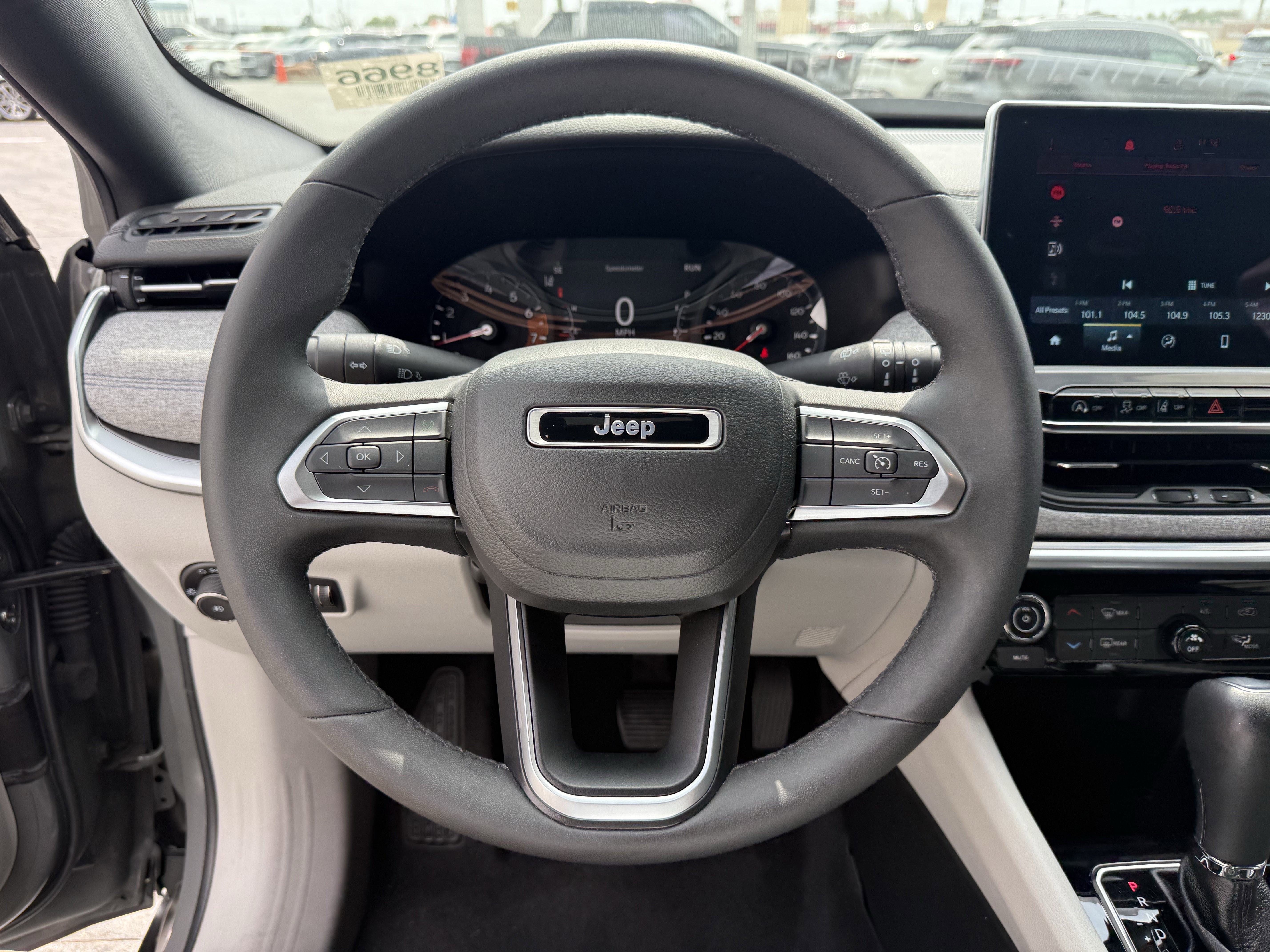 Used 2024 Jeep Compass Latitude image 17