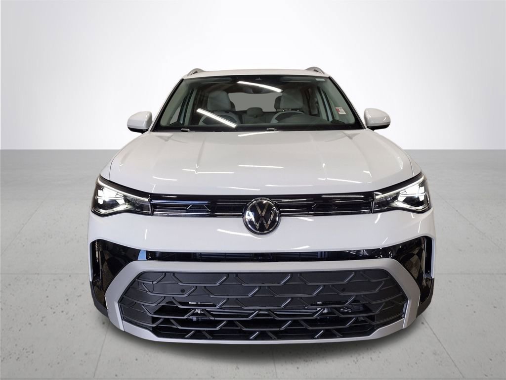 New 2025 Volkswagen Taos SE image 3
