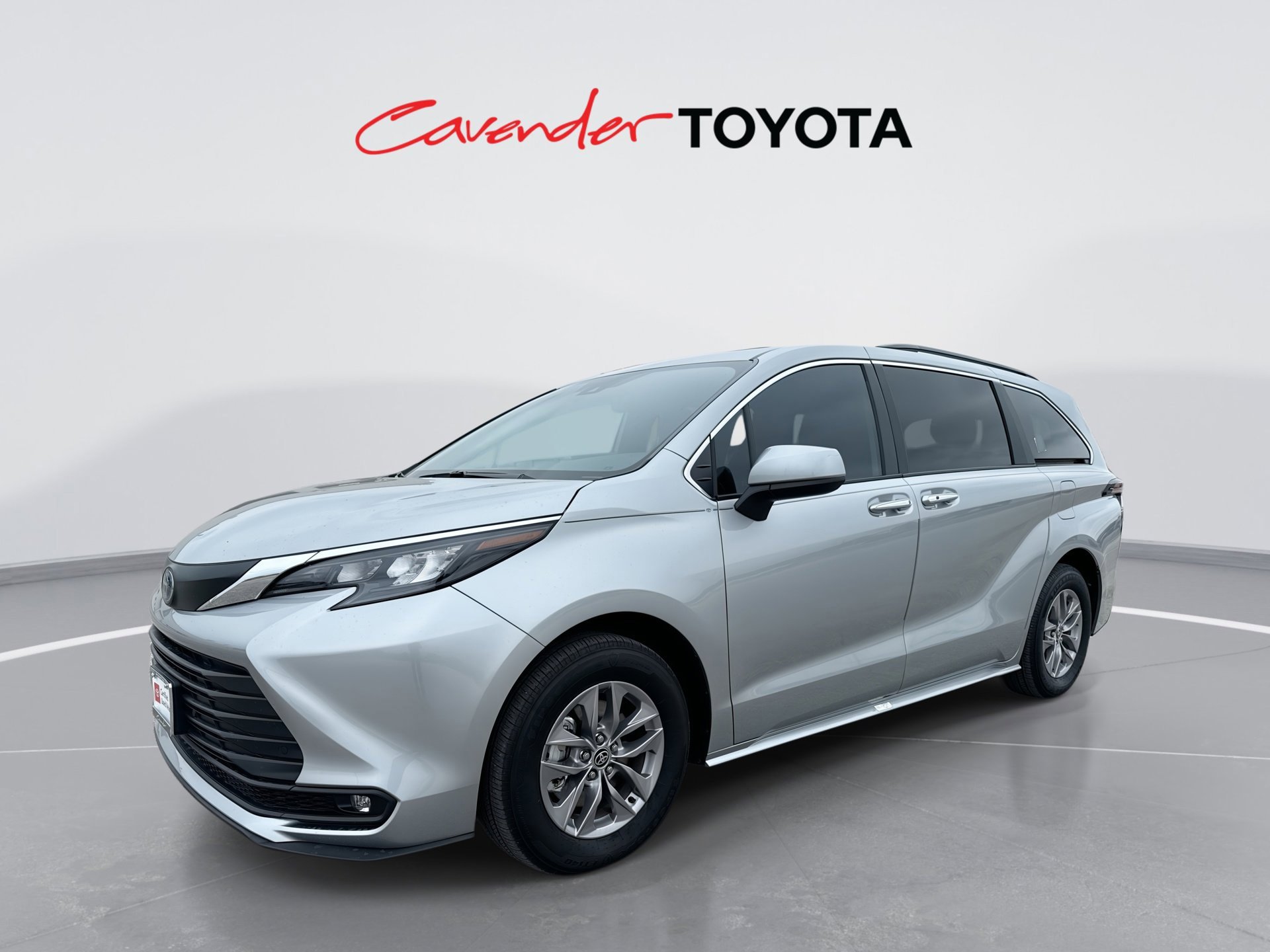 Certified 2025 Toyota Sienna XLE FWD image 1