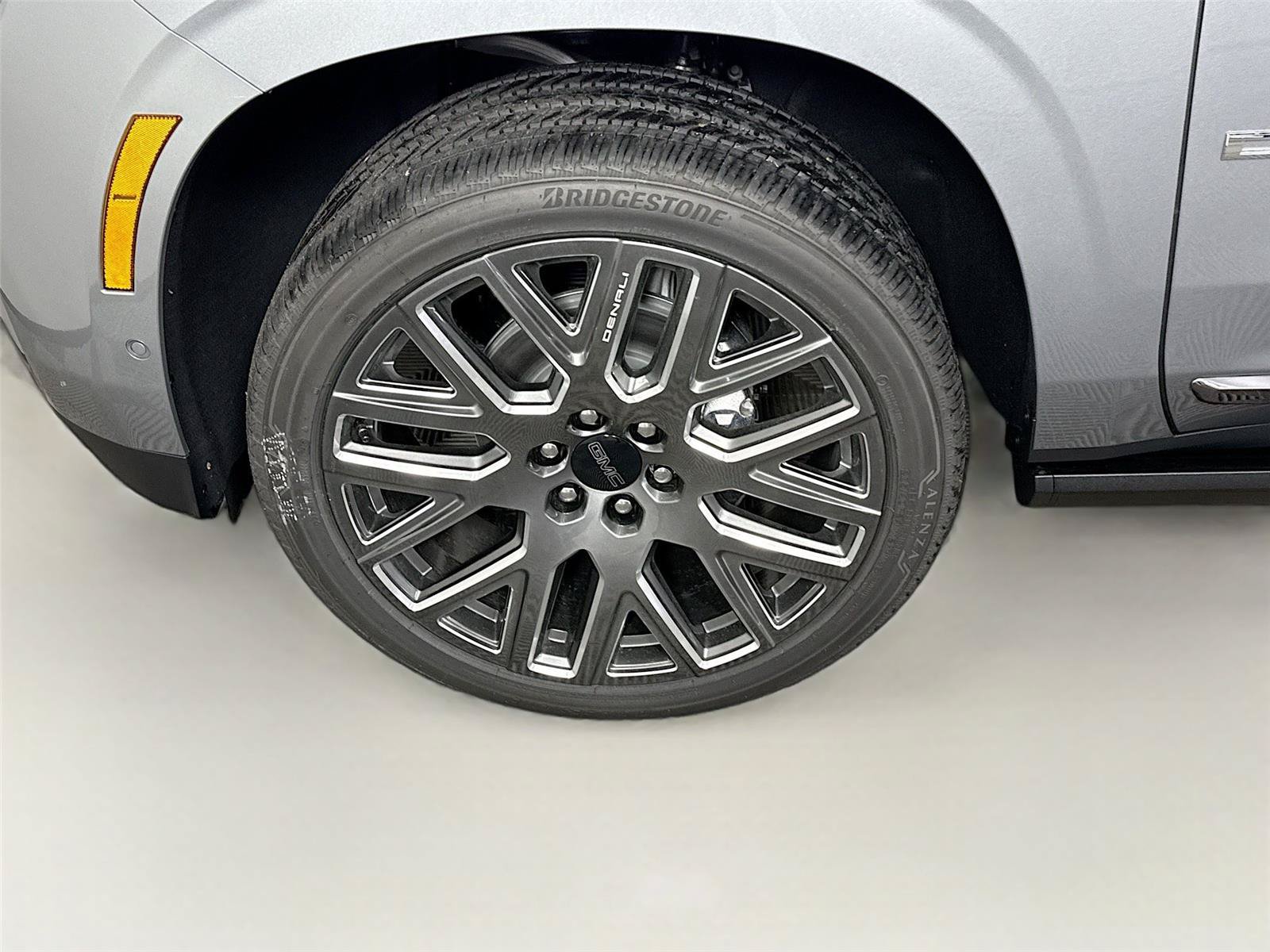 New 2026 GMC Yukon XL Denali Ultimate w/ LPO, Floor Liner Package AWD/4WD image 28
