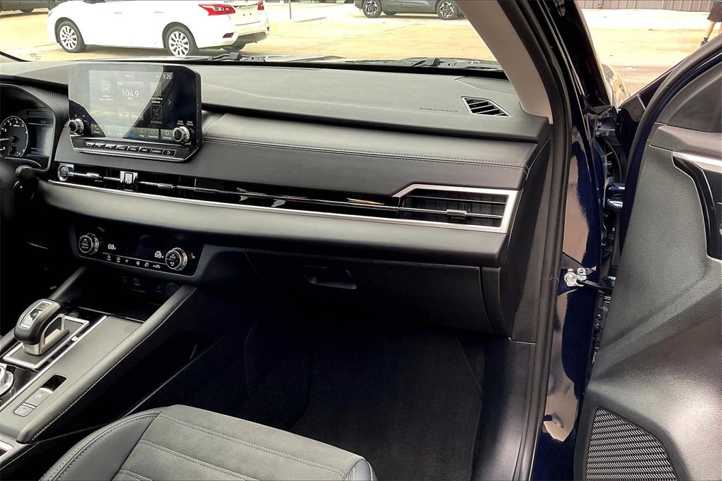 Used 2024 Mitsubishi Outlander SE Black Edition image 16