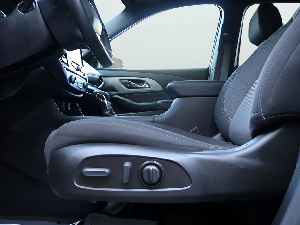 Used 2023 Chevrolet Traverse LT image 41