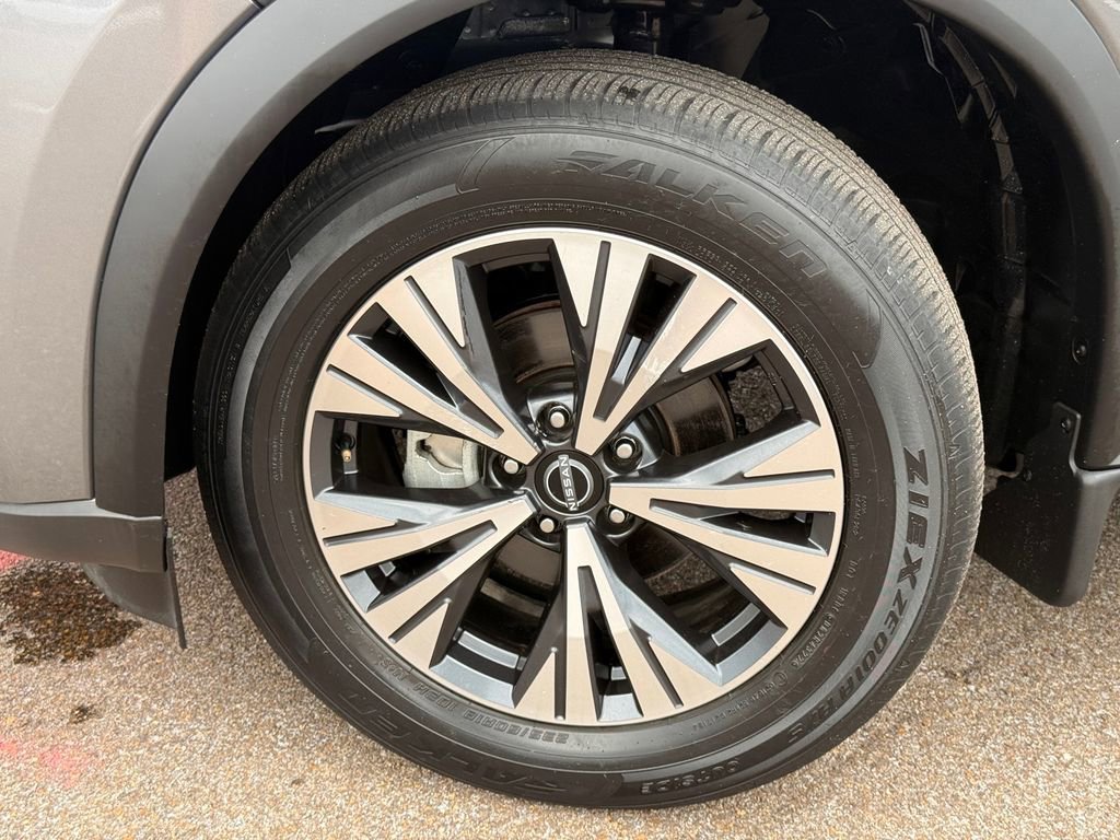 Used 2023 Nissan Rogue SV w/ SV Premium B Package FWD image 16