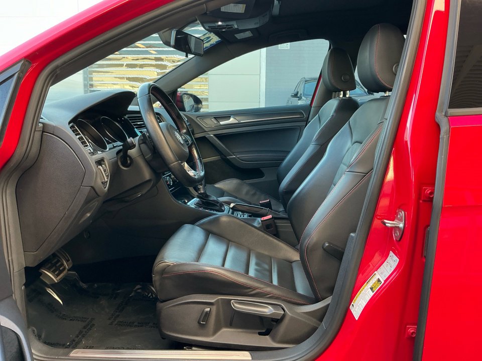 Used 2018 Volkswagen GTI SE w/ SE Leather Package image 33