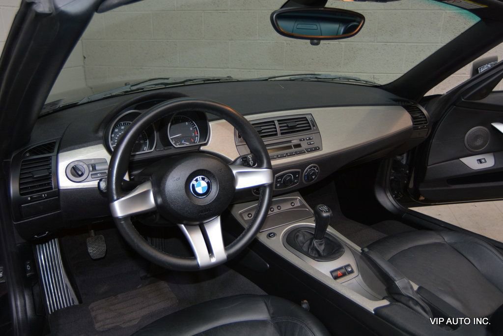 Used 2003 BMW Z4 2.5i image 15