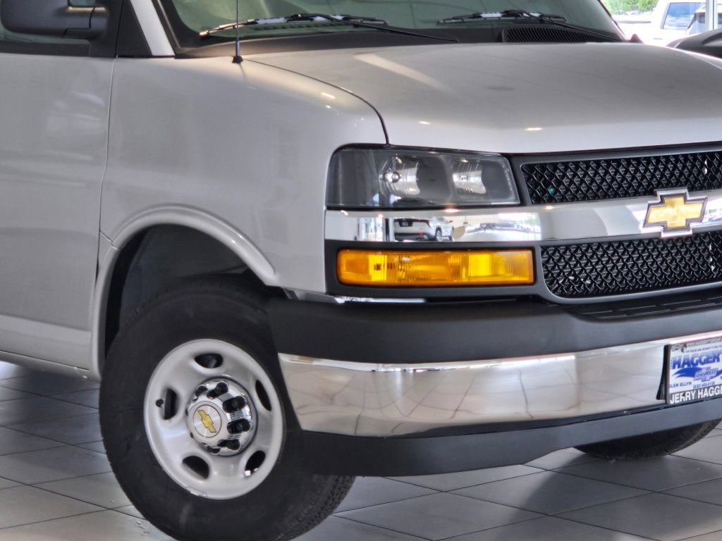 New 2026 Chevrolet Express 2500 LT w/ LT Preferred Equipment Group RWD image 2