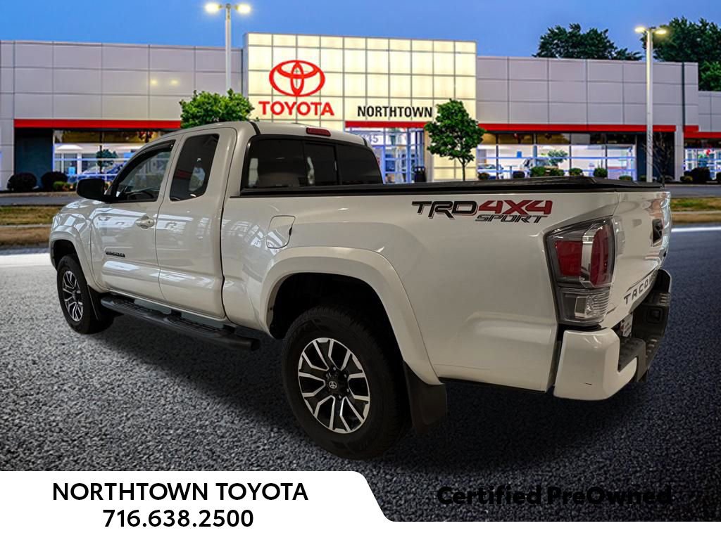 Used 2022 Toyota Tacoma TRD Sport image 3