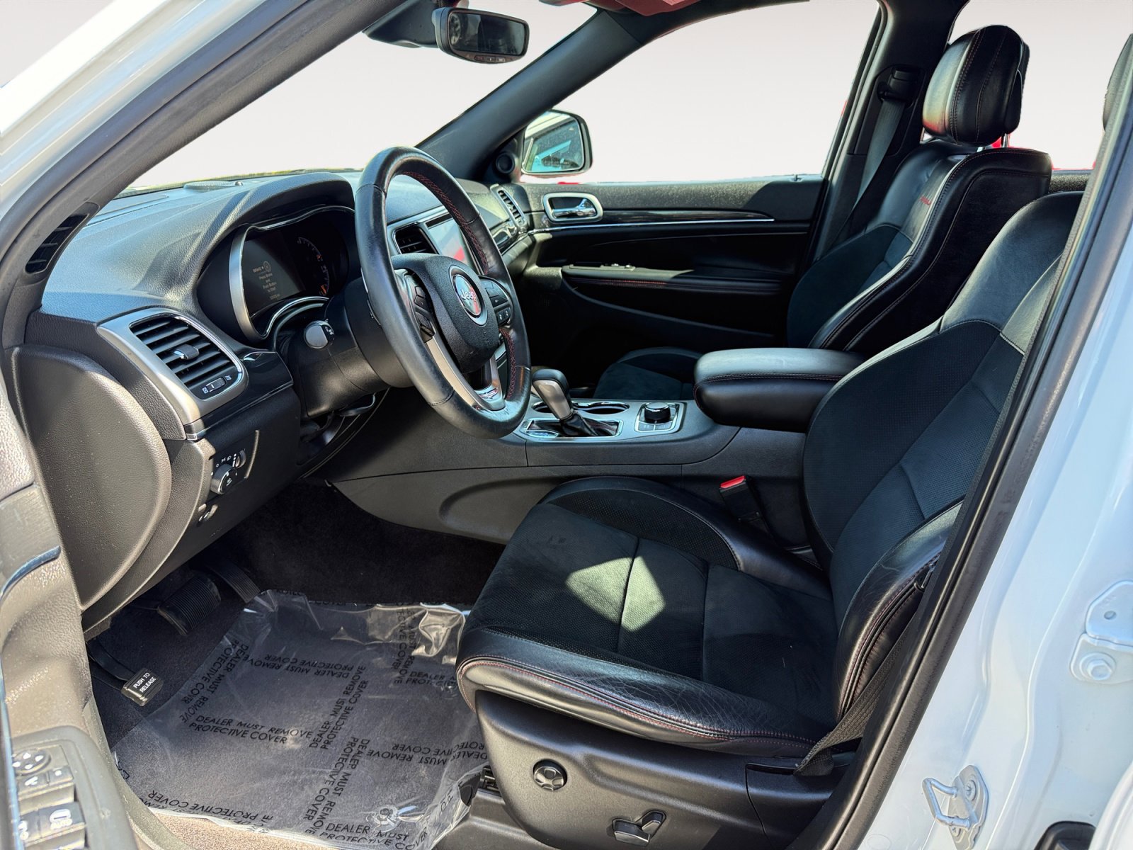 Used 2017 Jeep Grand Cherokee Trailhawk w/ Jeep Active Safety Group image 10