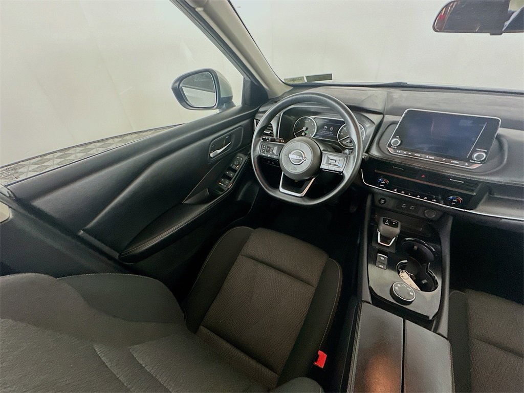 Used 2024 Nissan Rogue SV image 9