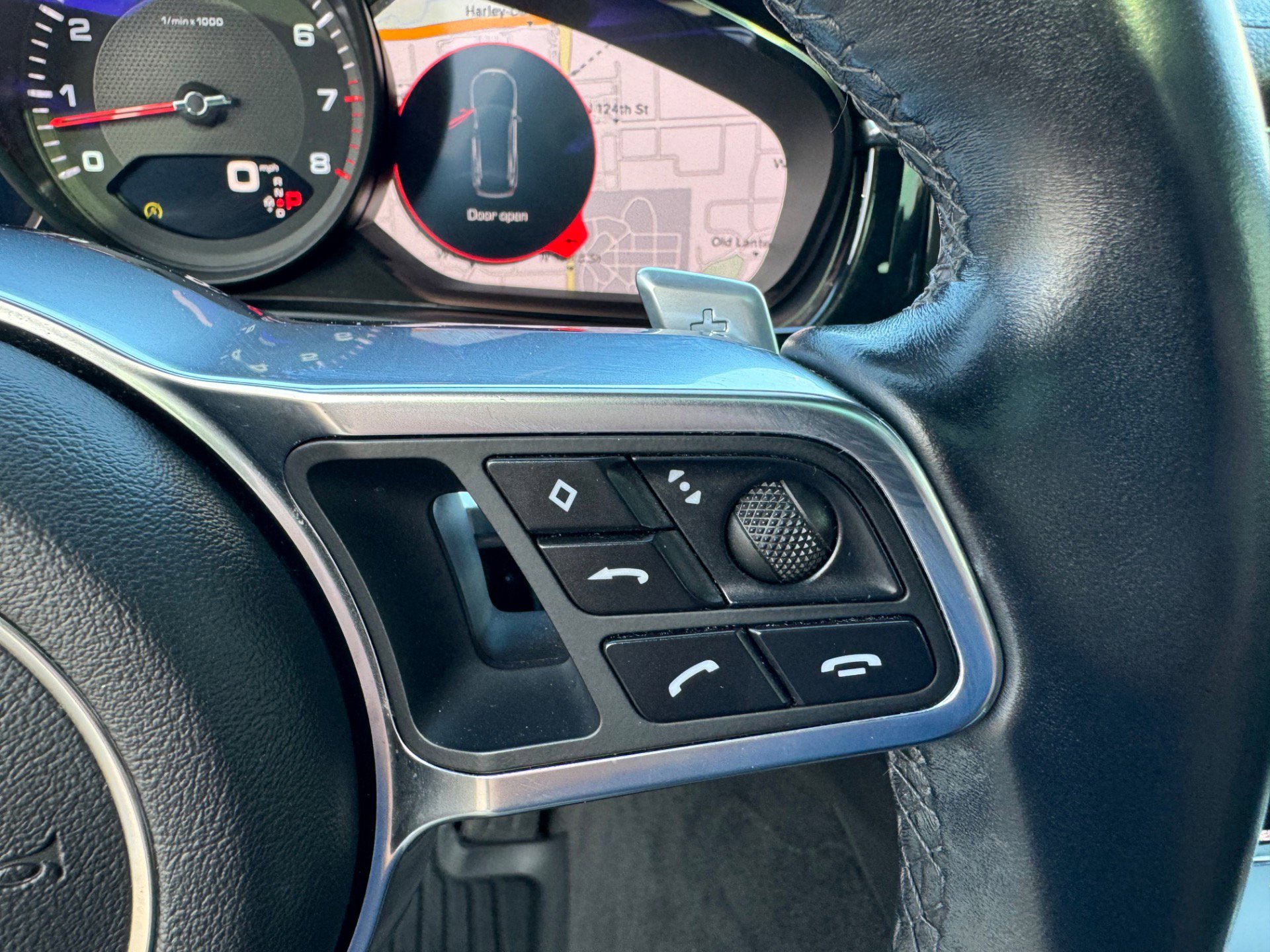 Used 2018 Porsche Panamera 4 image 23