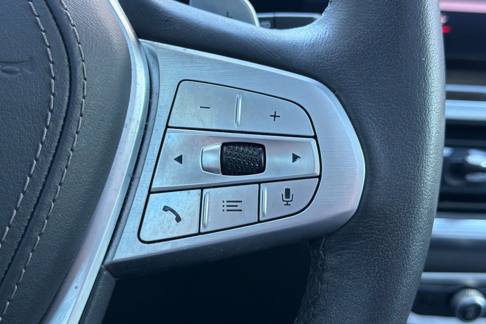 Certified 2024 BMW X7 xDrive40i w/ Premium Package image 34