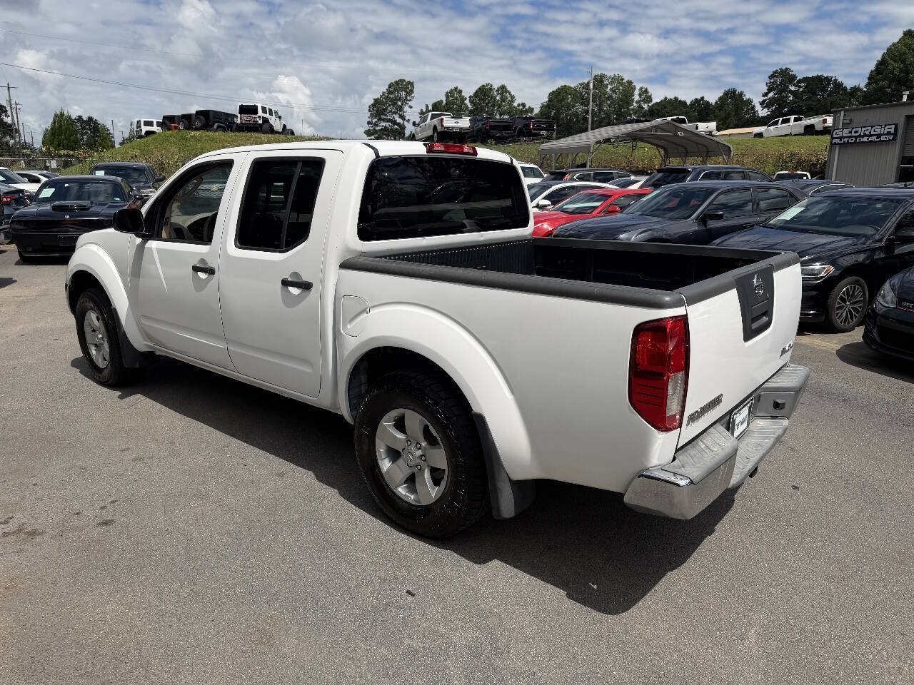 Used 2011 Nissan Frontier SV AWD/4WD image 5