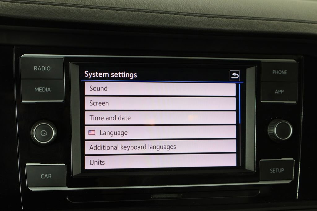 Used 2019 Volkswagen Jetta SE w/ Cold Weather Package image 33