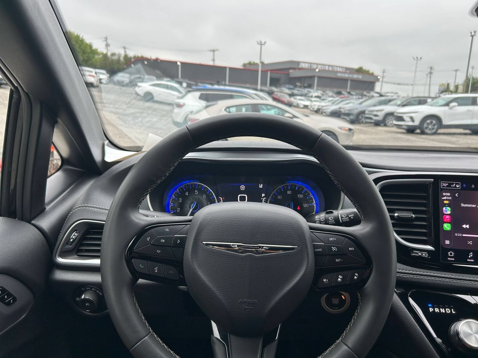 Used 2025 Chrysler Pacifica Limited FWD image 28