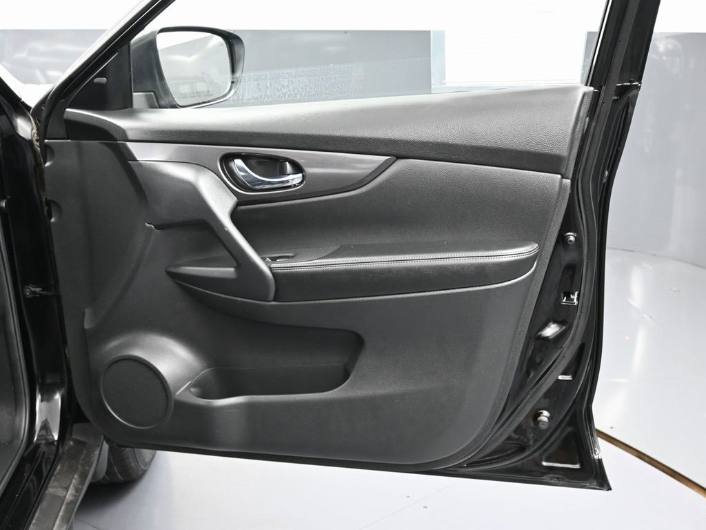 Used 2020 Nissan Rogue SV image 36