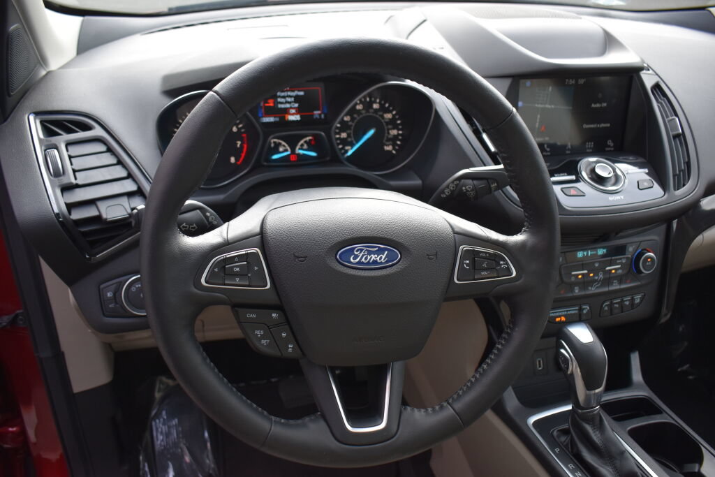 Used 2019 Ford Escape Titanium AWD/4WD image 9
