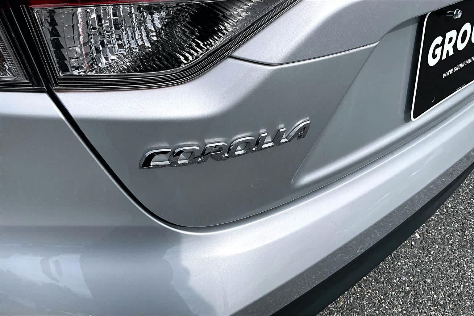 Used 2025 Toyota Corolla LE w/ LE Premium Package FWD image 30