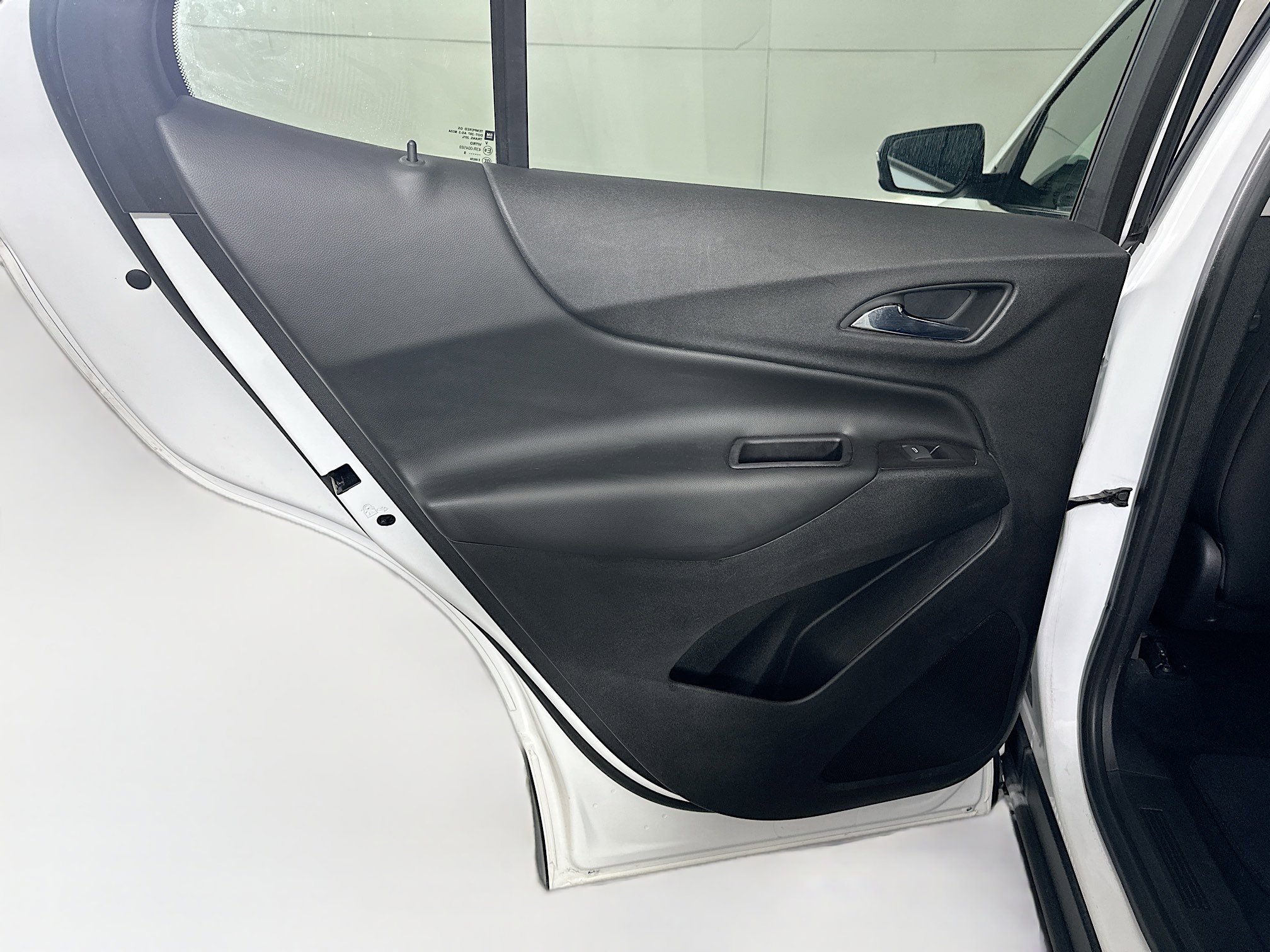 Used 2018 Chevrolet Equinox LT image 25