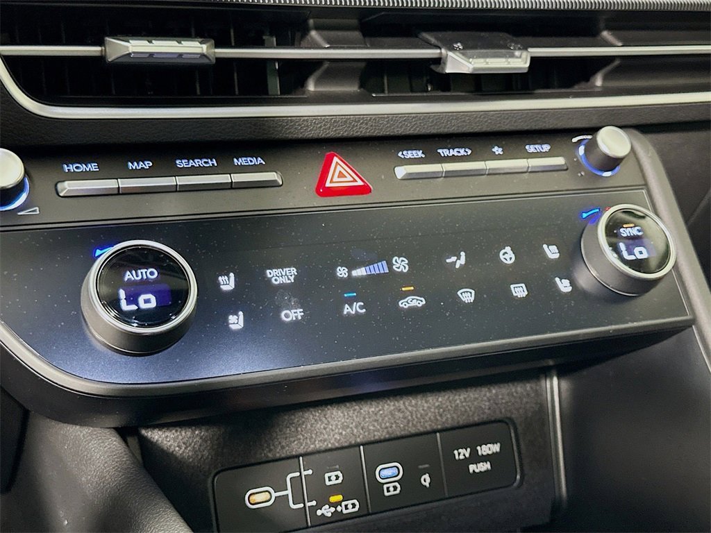 New 2025 Hyundai Sonata Limited image 11