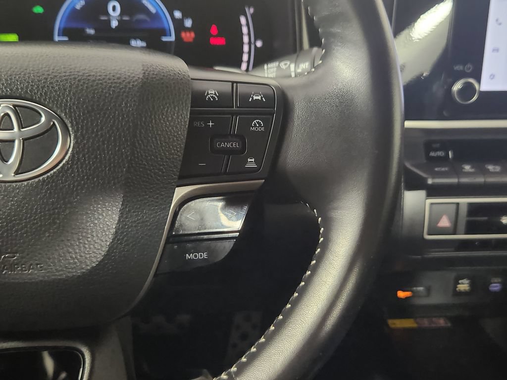 Used 2025 Toyota Camry SE FWD image 24