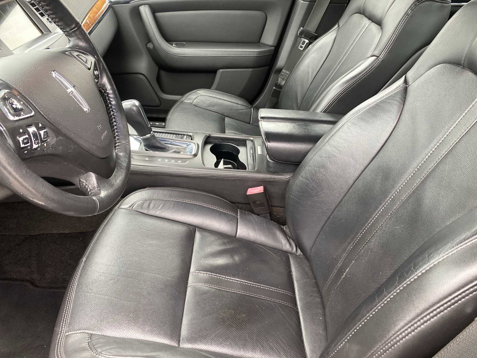 Used 2016 Lincoln MKS image 23