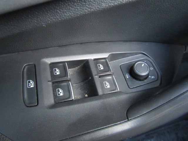 Used 2025 Volkswagen Jetta SE FWD image 33