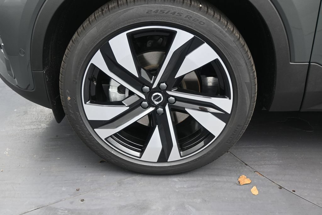 New 2026 Volvo XC40 B5 Plus AWD/4WD image 9