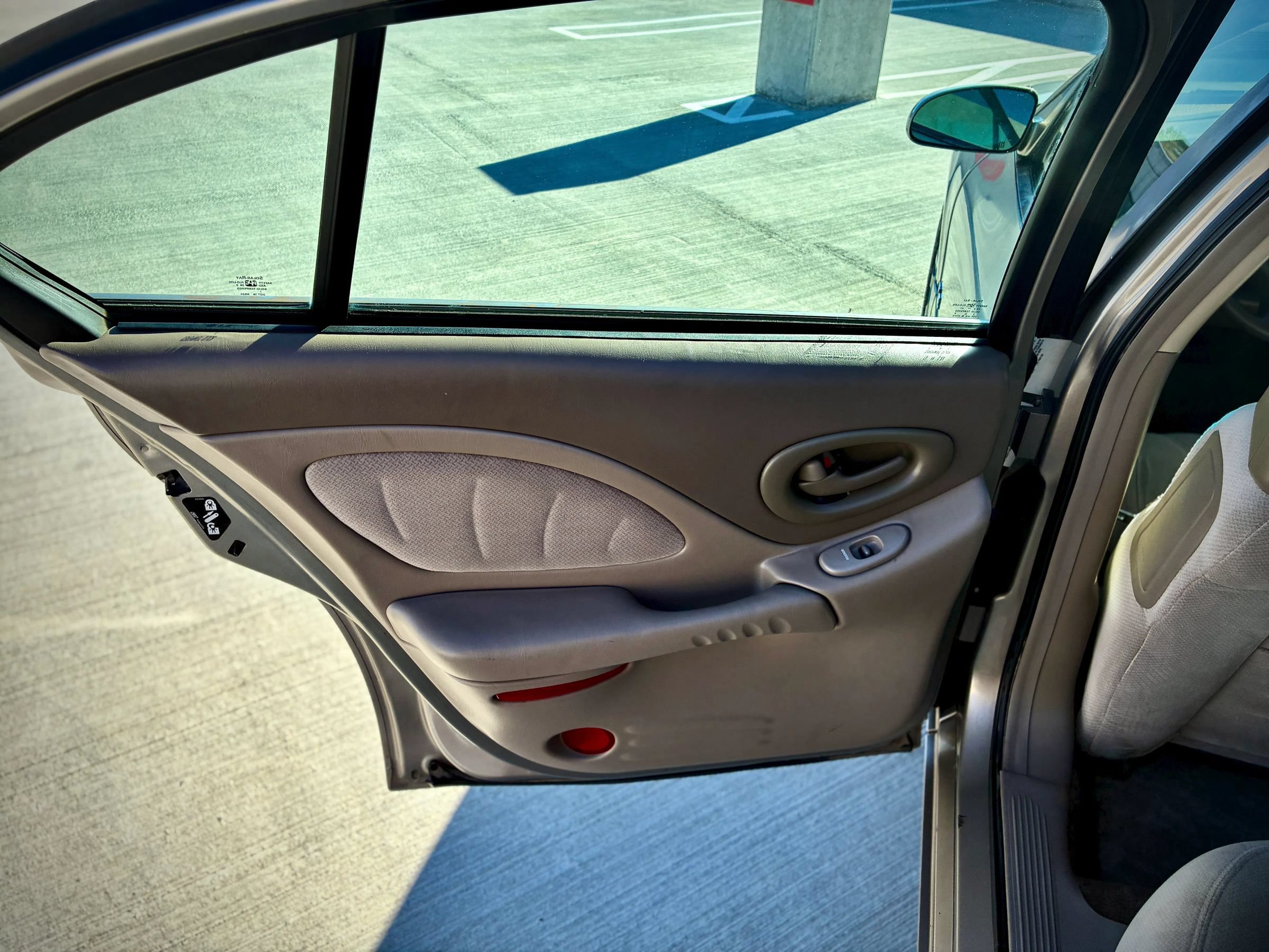 Used 2003 Pontiac Bonneville SLE FWD image 29